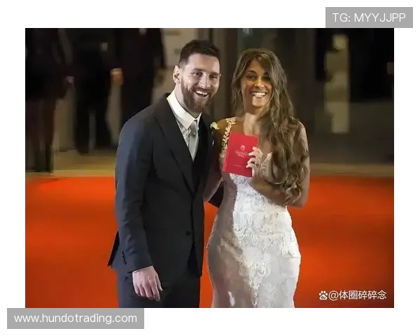 世俱杯现场老奶奶举牌求婚梅西引发热议网友称其为最勇敢的求爱者 世俱杯现场老奶奶举牌求婚梅西引发热议网友称其为最勇敢的求爱者